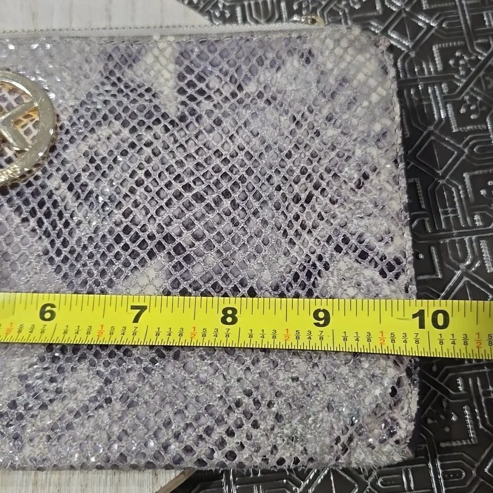 🐢 Michael Kors Snakeskin Clutch.